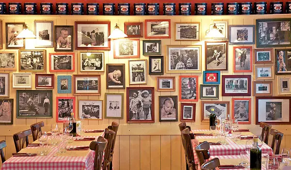 Milan's Great Wall Restaurant: Inspiring Decor Ideas